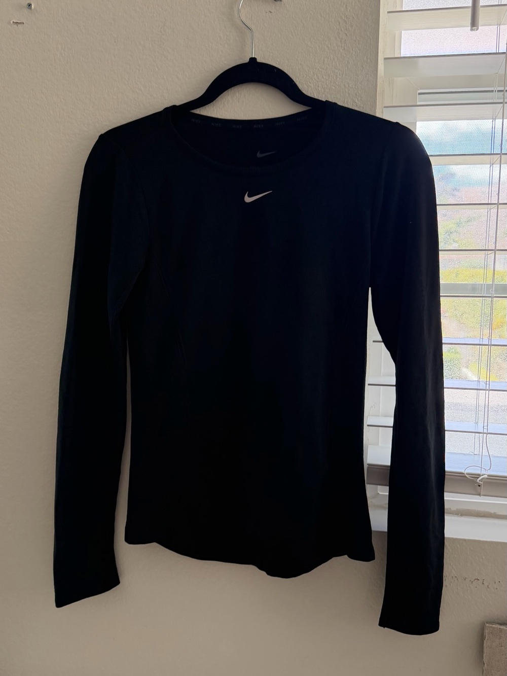 Nike Black Long-Sleeve Women's Crew Top